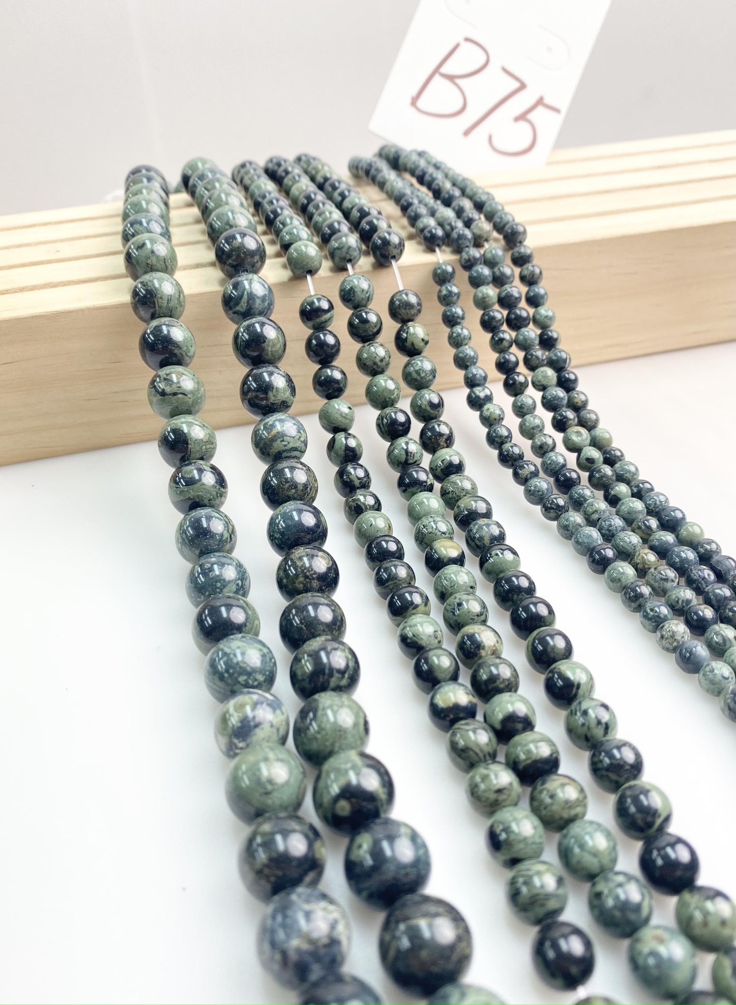 ------#B55-#B94 normal green color  loose beads